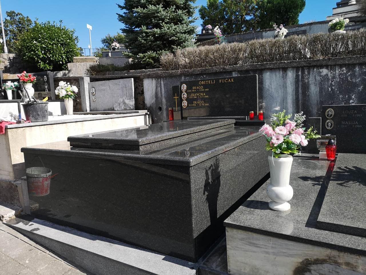 grave monument Nero Africa Impala, polished