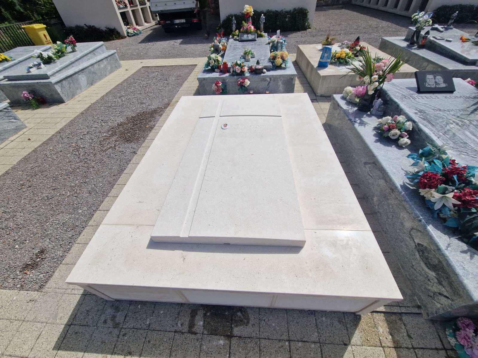 grave monument Bračko veselje, hammered/ honed