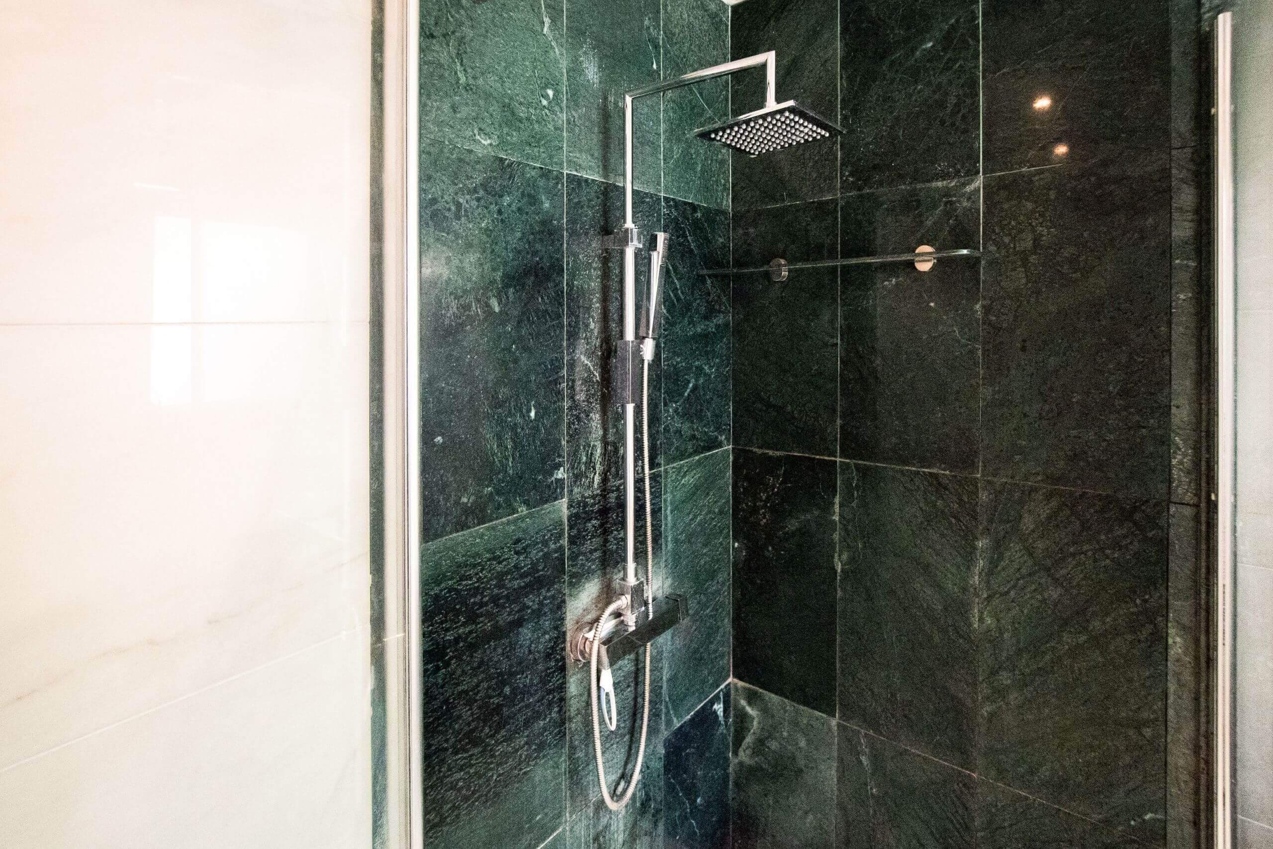 bathroom Verde Guatemala, polished