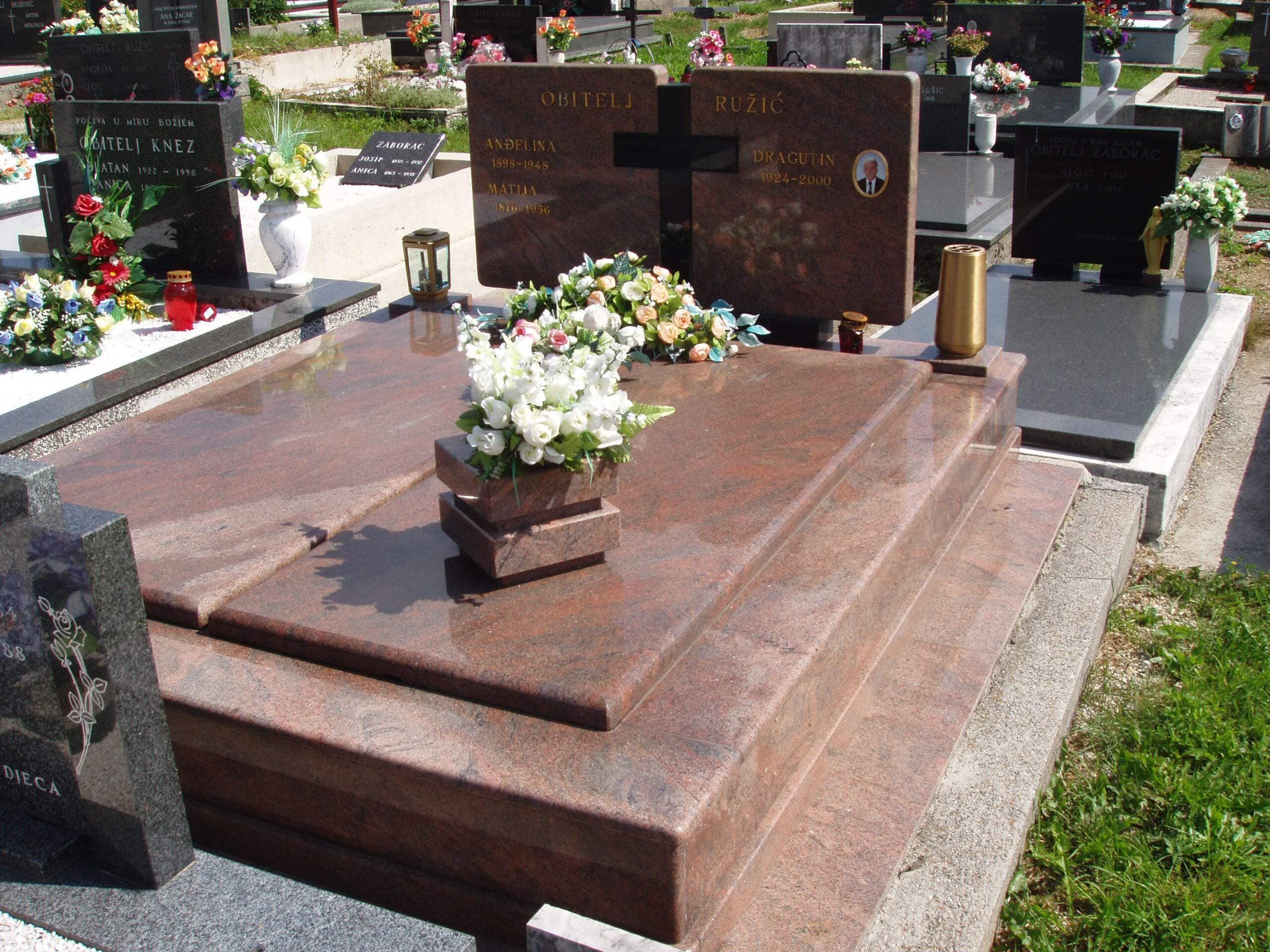 grave monument Multicolor, polished